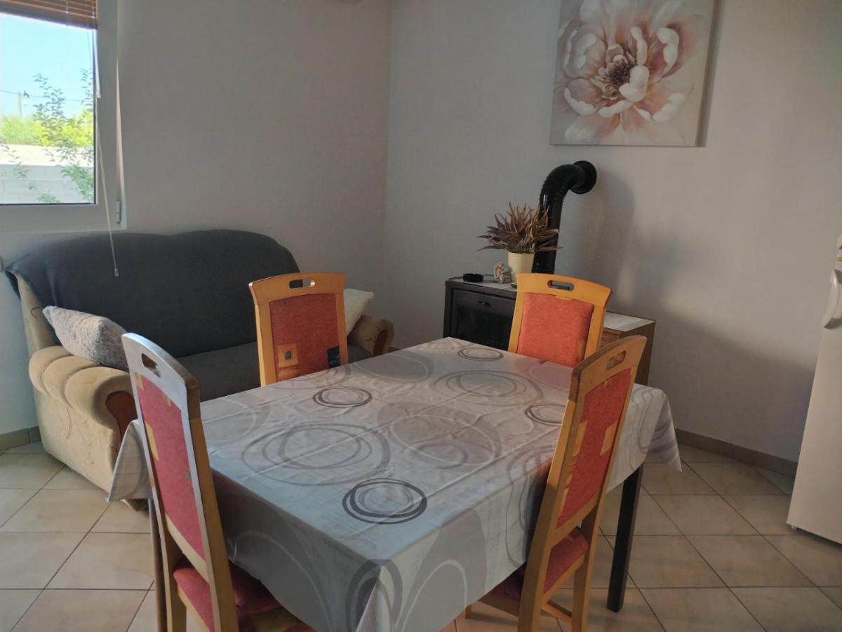 Apartman Kristina Sa Dvije Sobe Biograd Na Moru Exterior photo