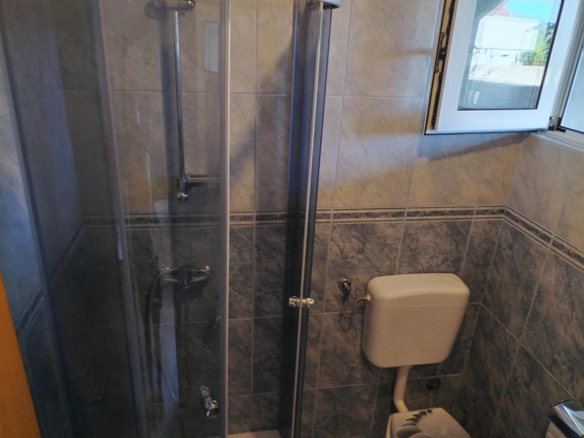 Apartman Kristina Sa Dvije Sobe Biograd Na Moru Exterior photo